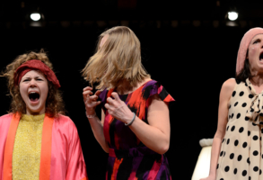 Weiber – leider wieder Lieder | Kollektivarbeit | Foto: Jürgen Slisch © 2018